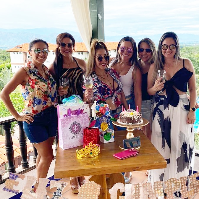 Ana Lucía Arce, Claudia Rivera, la cumpleañera Carolina Avendaño, Leidy Calderón, Tatiana ahumada y Loren Tovar.